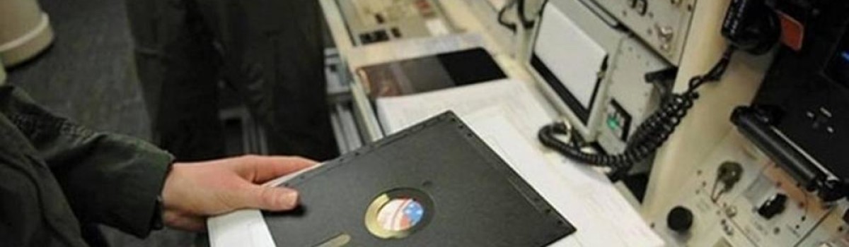 USA, TECNOLOGIA OBSOLETA: IL PENTAGONO SI AFFIDA ANCORA A FLOPPY E PC DEGLI ANNI ’70